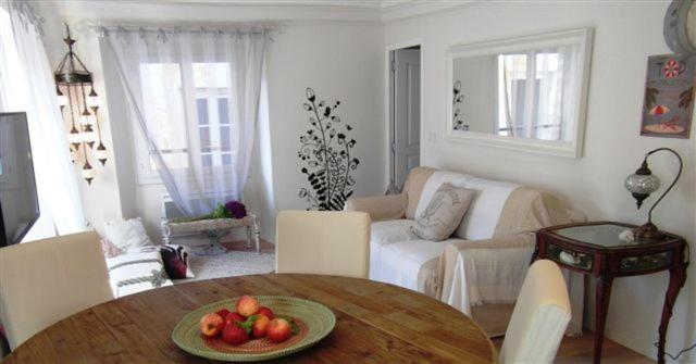 Charming Corner Abode With Castle Views Nice Exterior foto